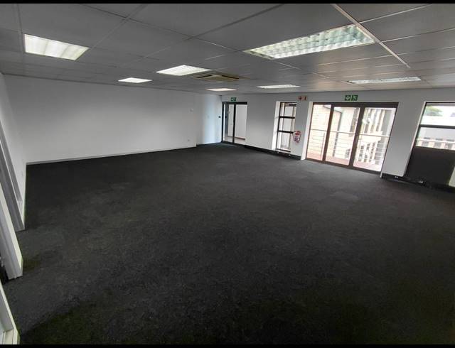 121M² OFFICE TO LET IN HURLINGHAM
